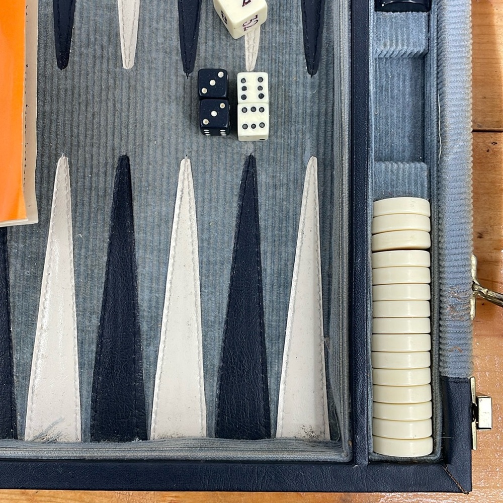 Vintage 60’s Backgammon Set Complete with Corduroy Case & instructions - Picture 3 of 11